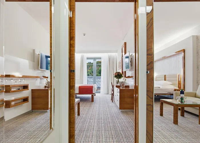 Отель St. Joseph Royal Regent 4*