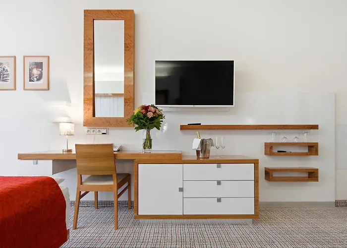 Отель St. Joseph Royal Regent 4*