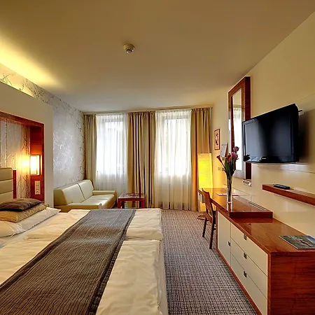 St. Joseph Royal Regent 4*