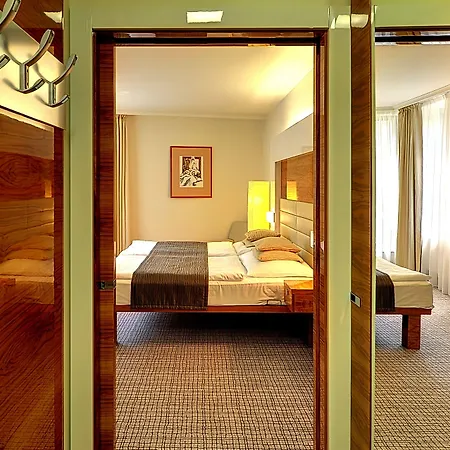 Hotel St. Joseph Royal Regent