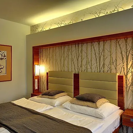 St. Joseph Royal Regent Hotell 4*